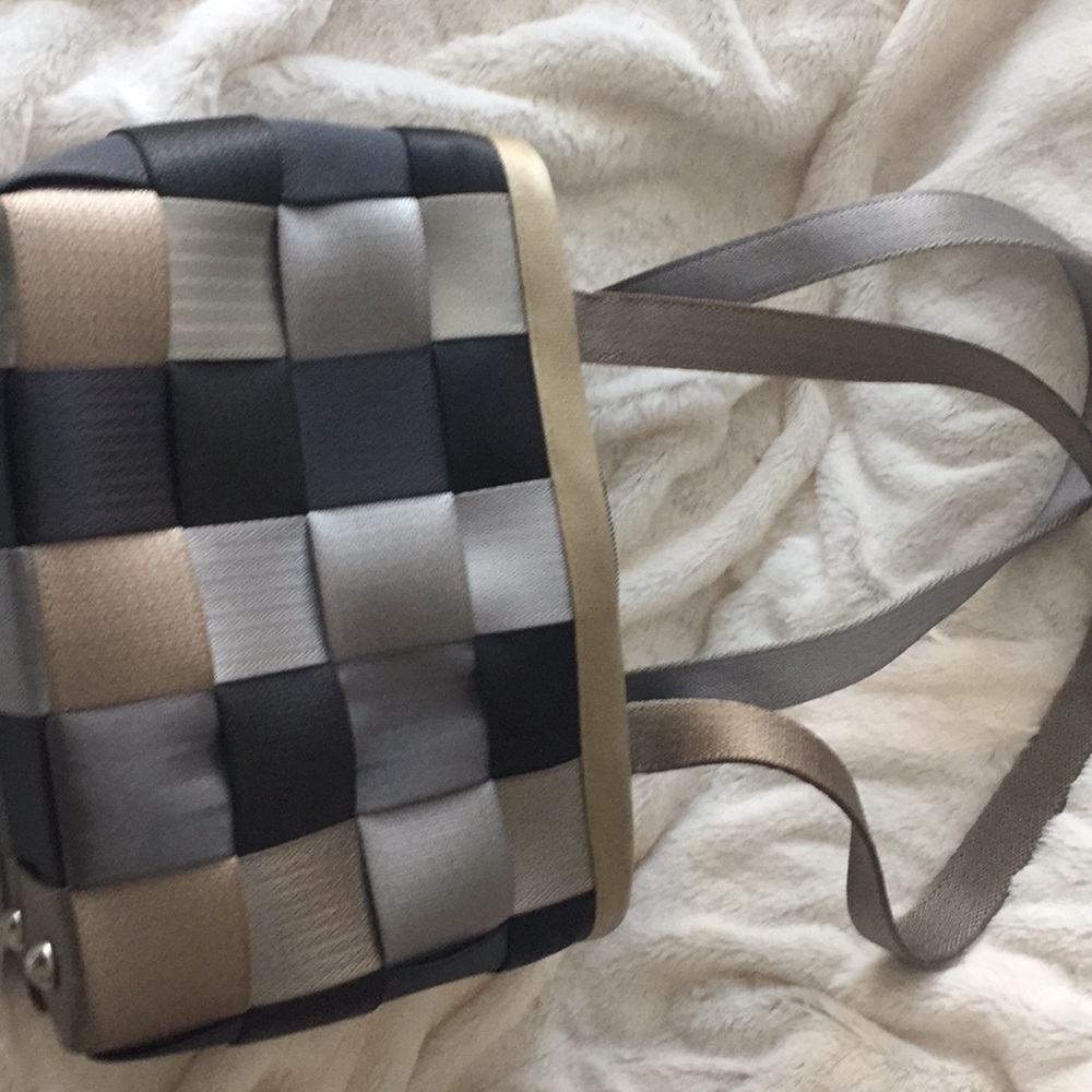 Harvey’s seat belt bag